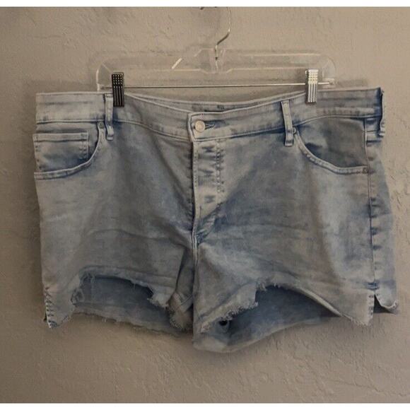 CLEARANCE EXPRESS Women's Boyfriend Rise Distress Short Shorts SZ 18 Stone Wash - Picture 1 of 5